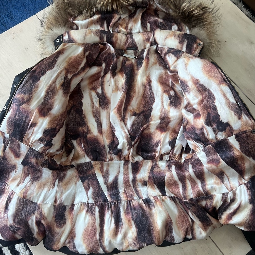 Alexander McQueen Black Puffer Jacket with Fur Collar - Picture 4 of 7